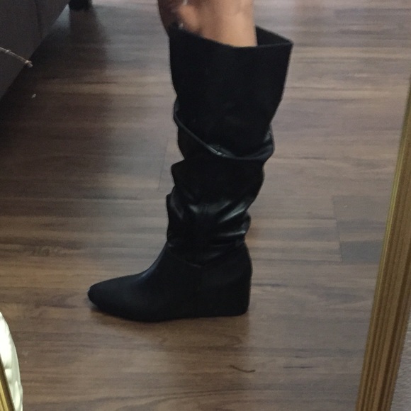 Dana , up to knee boots - Picture 5 of 10